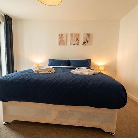 Spacious Apartment In Woking Town Centre Eksteriør billede