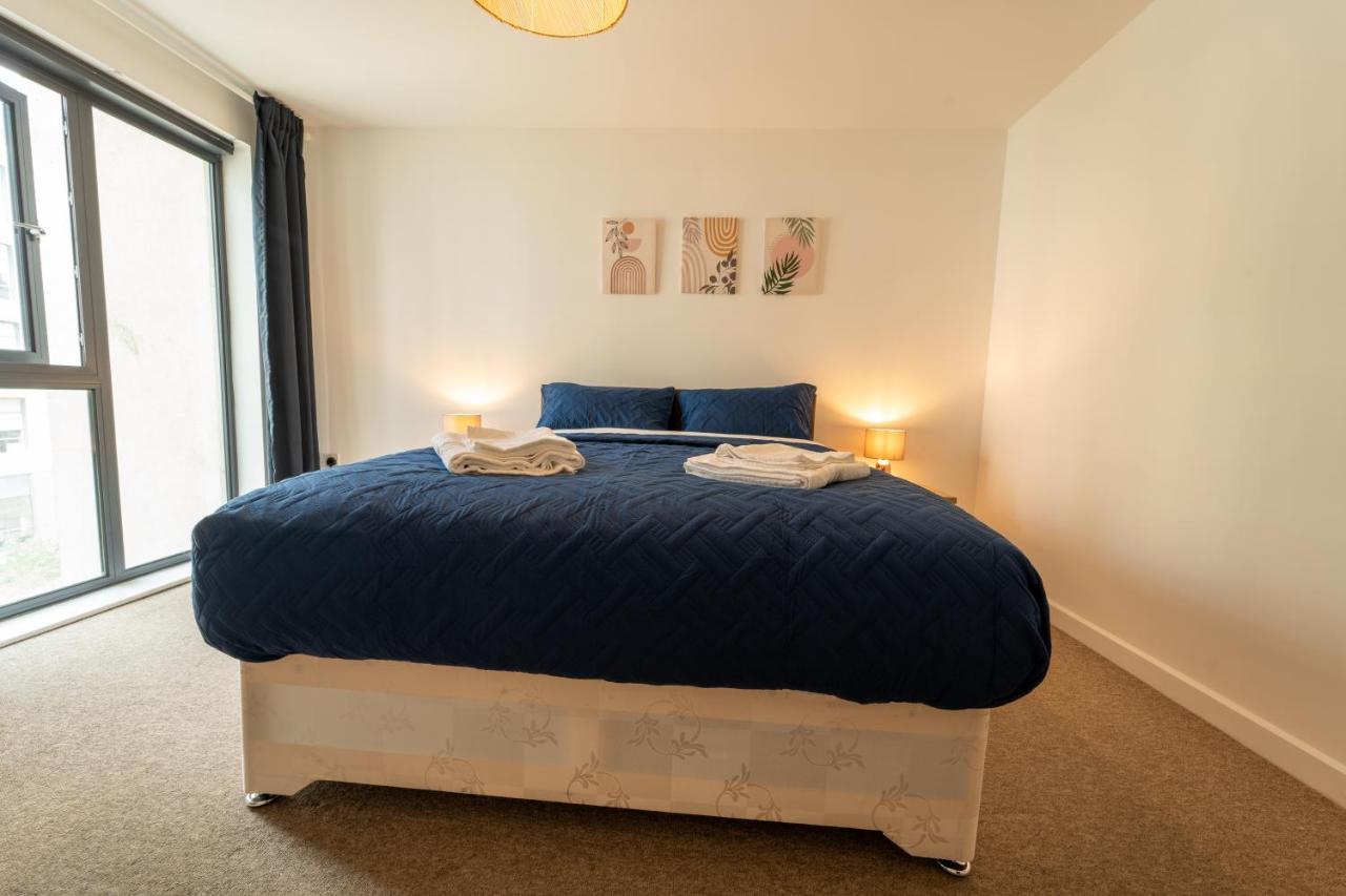 Spacious Apartment In Woking Town Centre Eksteriør billede