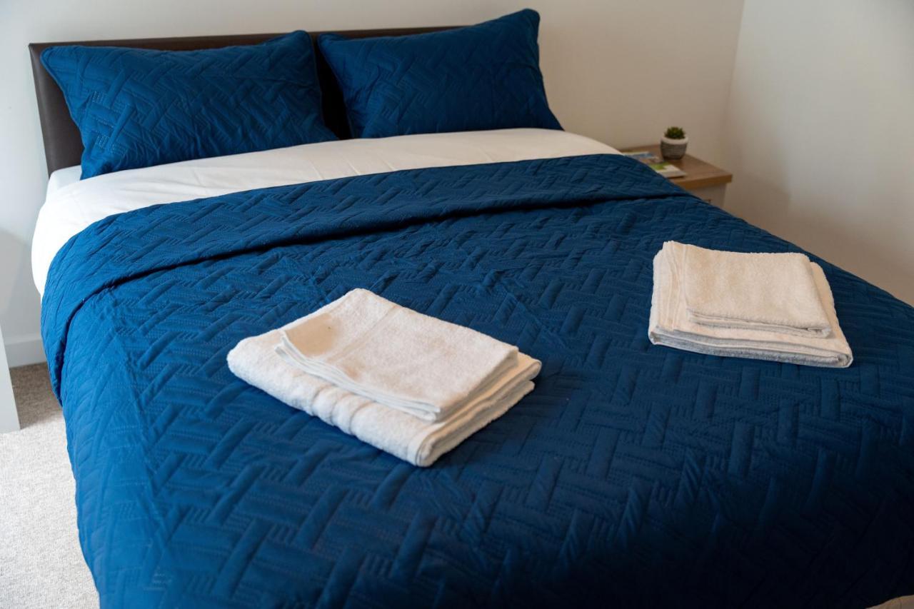 Spacious Apartment In Woking Town Centre Eksteriør billede