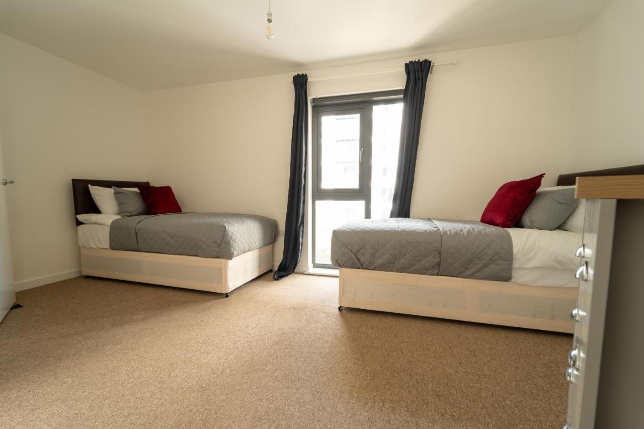Spacious Apartment In Woking Town Centre Eksteriør billede