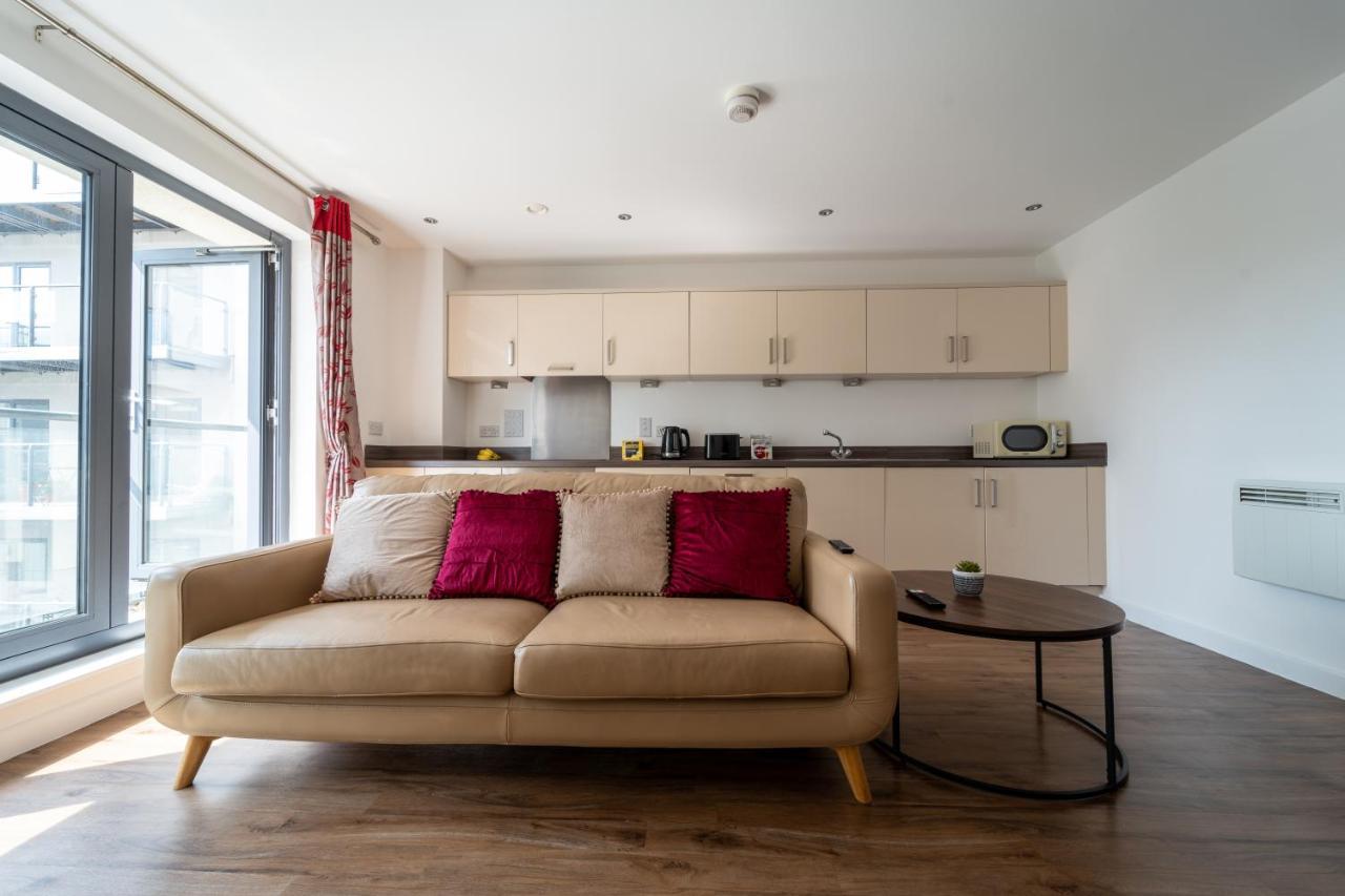 Spacious Apartment In Woking Town Centre Eksteriør billede