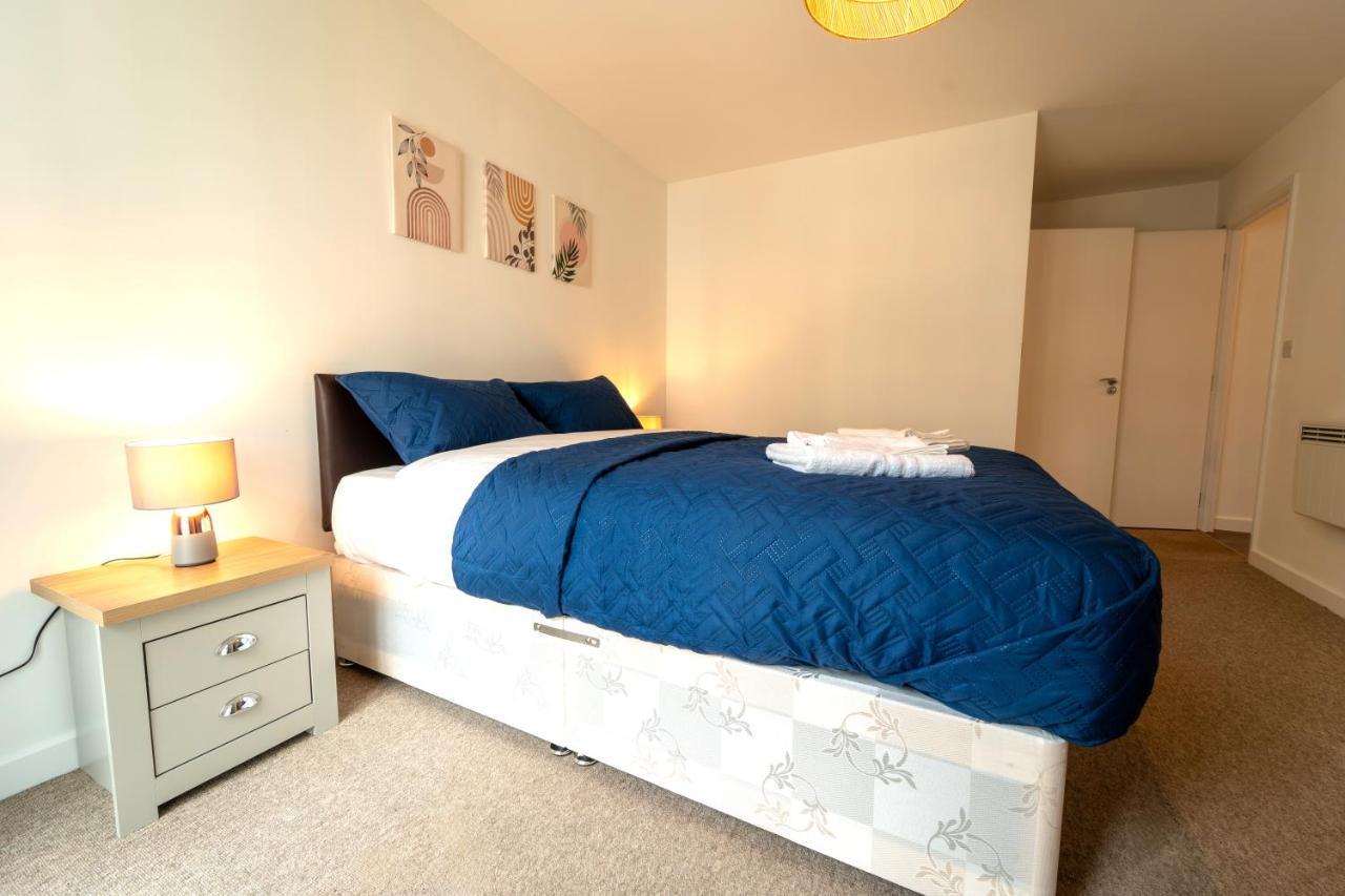 Spacious Apartment In Woking Town Centre Eksteriør billede