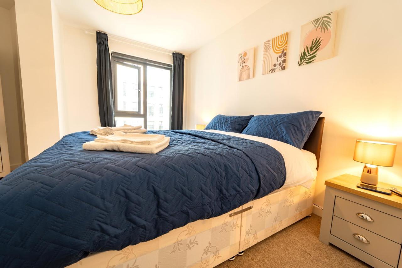 Spacious Apartment In Woking Town Centre Eksteriør billede